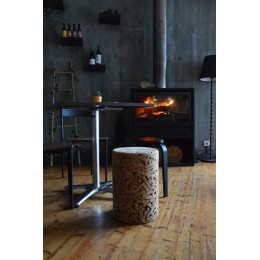 Sgabello in sughero Mille Tappi realizzato interamente con tappi riciclati